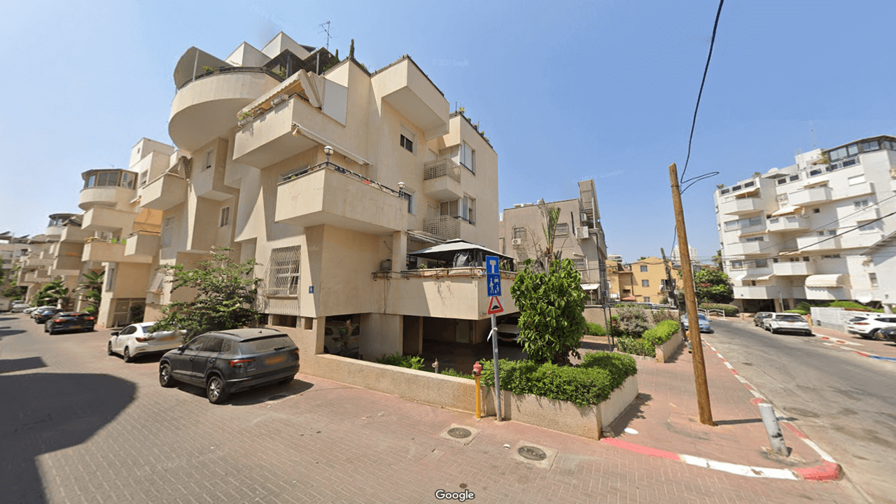 דירה למכירה 4 חדרים ברחוב אפרים רמת גן