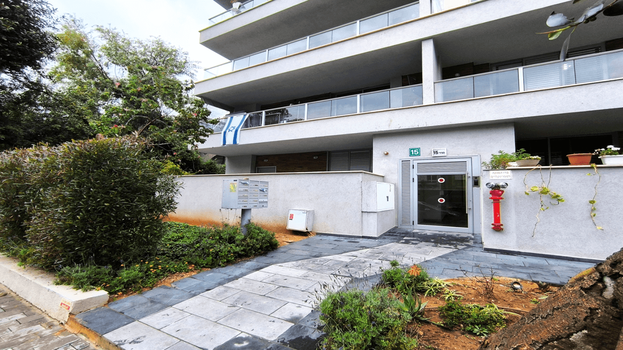 דירה למכירה ברמת גן 4 חדרים בנווה יהושע