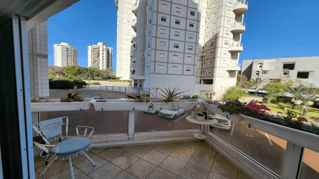 דירה למכירה ברמת גן 4 חדרים במרכז מרום נווה