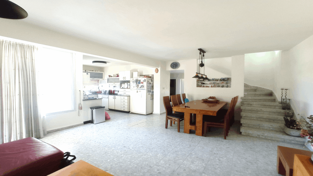 דירת גג 4 חדרים פינתית למכירה ברמת עמידר רמת גן