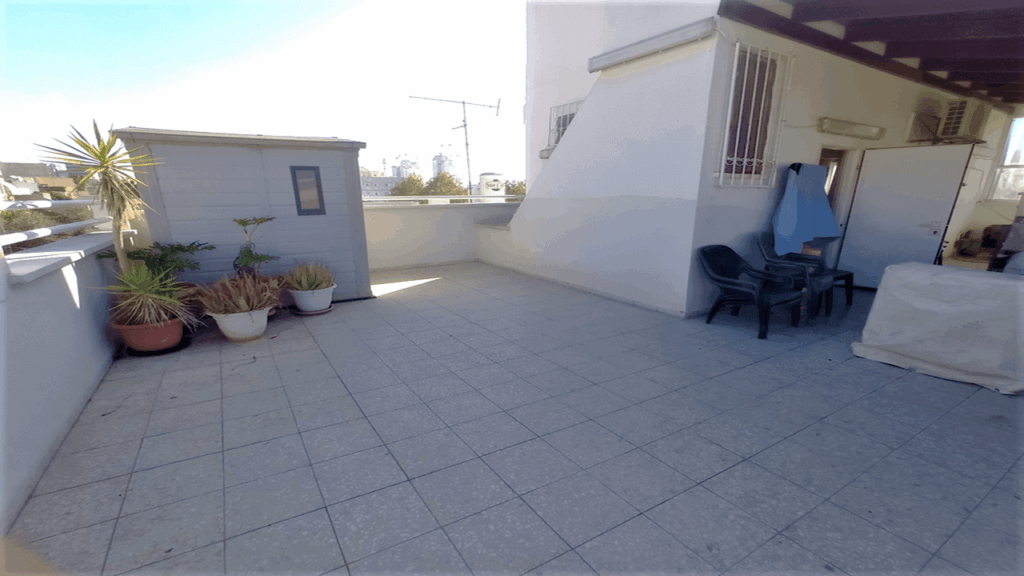 דירת גג 4 חדרים פינתית למכירה ברמת עמידר רמת גן