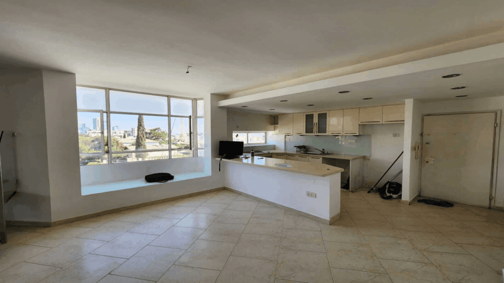 דירת גג 4 חדרים להשכרה ביד לבנים רמת גן
