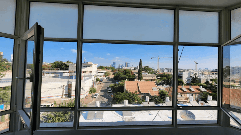 דירת גג 4 חדרים להשכרה ביד לבנים רמת גן